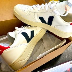 Veja woman’s sneakers brand new